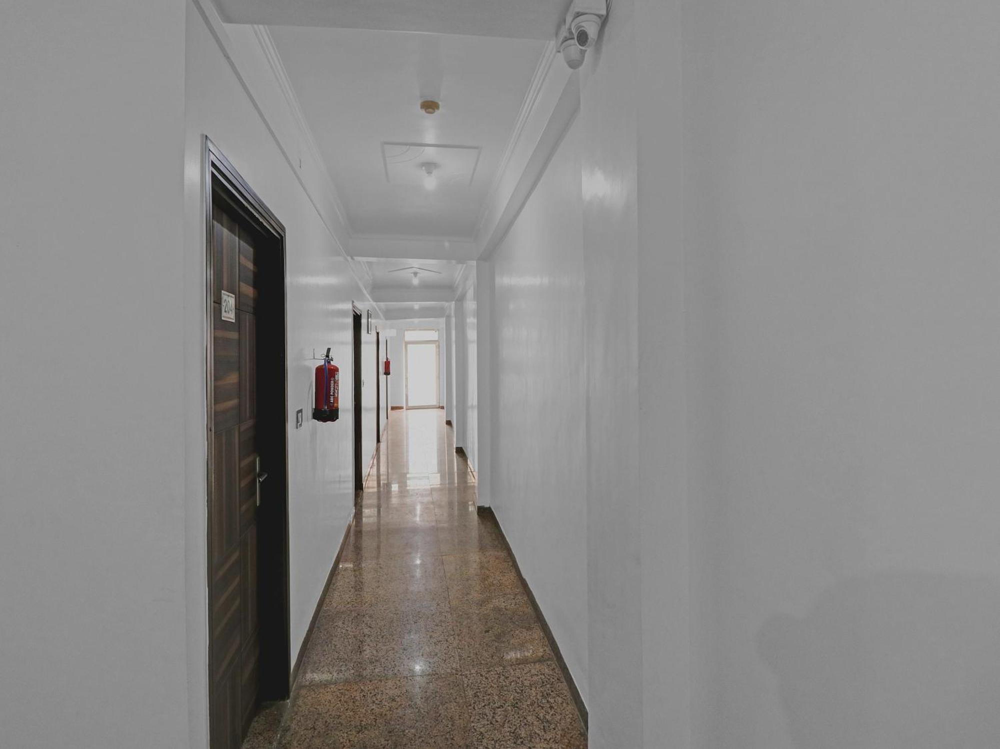 Hotel O Bharat Stay Near Indira Gandhi International Airport New Delhi Bagian luar foto